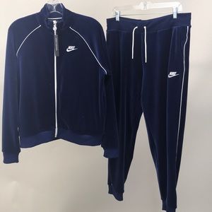 NEW Nike Velvet Sweatsuit